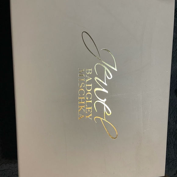 9l 1/2 Badgley Mischka Gold Keisha - Picture 3 of 3